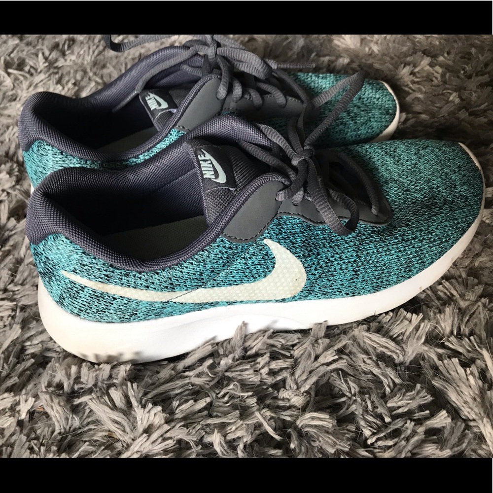 Nike tennis shoes